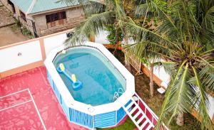 Swimmingpoolen hos eller tæt på T’s place