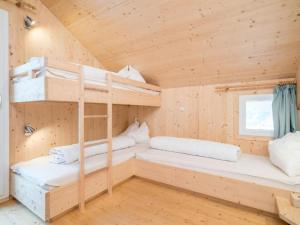 Giường trong phòng chung tại Bärenschanze