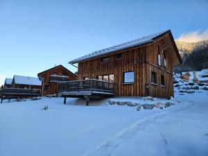 Phong cảnh thiên nhiên gần nhà gỗ