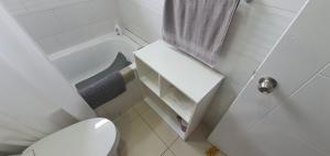 Afbeelding uit fotogalerij van Detached house on the second floor in Santiago