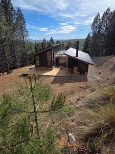 Klatt Haus, Golf y Polo的山顶上的小房子