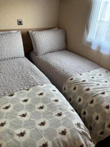 two beds sitting next to each other in a bedroom at Murphys in Brigham
