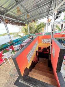 En restaurant eller et andet spisested på The Twins Sunset Bungalow