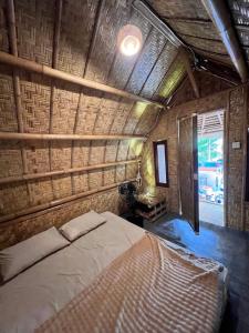 En eller flere senge i et værelse på The Twins Sunset Bungalow