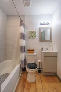 a bathroom with a toilet and a tub and a sink at Stylish & Quiet 3BD Sleeps 8 Near Stadium & Downtown in Jacksonville