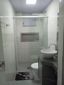 a bathroom with a shower and a sink and a toilet at Conforto setor Oeste garagem 505 in Goiânia