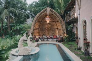 Bazén v ubytování Atelier Ubud Art Lofts nebo v jeho okolí