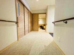 En eller flere senge i et værelse på Seaside house & Terrace SEAGULL - Vacation STAY 80513v