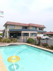 Bazén v ubytování Caravilla Motor Inn nebo v jeho okolí