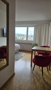 Khu vực ghế ngồi tại Sonniges 1-Zimmerappartement mit Blick über Kreuzlingen +3 ảnh