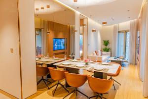 TV a/nebo společenská místnost v ubytování Regal Collection House