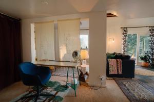 Billede fra billedgalleriet på Apartment w hot tub forest & ocean view i Woodside + 36 billeder