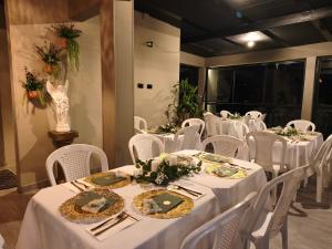 En restaurant eller et andet spisested på San Gabriel Via Termales Santa Rosa