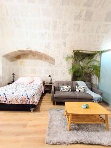 Giường trong phòng chung tại Central Apart Hotel