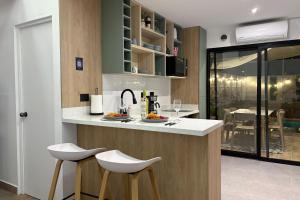 Køkken eller tekøkken på Tiny House con Piscina Privada, AC and Starlink