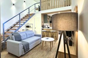 Et opholdsområde på Tiny House con Piscina Privada, AC and Starlink