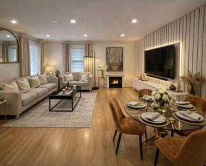 Et opholdsområde på Vikings Apartment City Centre Exclusive Offers With Private Parking & Terrace