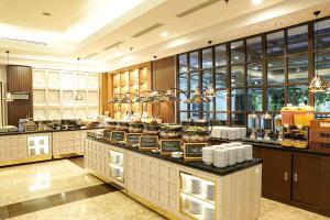 Nhà bếp/bếp nhỏ tại Aston Bogor Hotel and Resort