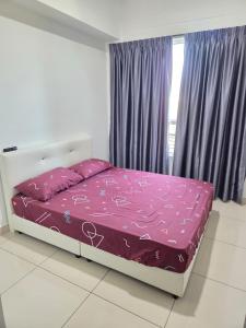 Postel nebo postele na pokoji v ubytování 3BR Condo near Queensbay, Penang