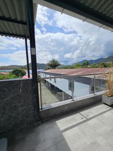 una vista dal balcone di una casa di Alpha1 a Roldanillo