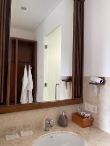 Phòng tắm tại SVARGA RENJANA ViLLA +15 ảnh