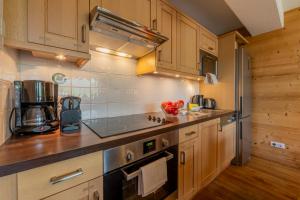 Nhà bếp/bếp nhỏ tại l'Ours Bleu A35 - Ski in Ski out - Happy Rentals