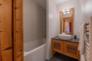 Phòng tắm tại l'Ours Bleu A35 - Ski in Ski out - Happy Rentals