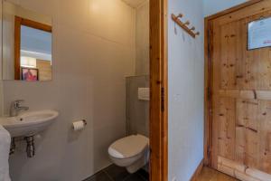 Phòng tắm tại l'Ours Bleu A35 - Ski in Ski out - Happy Rentals +26 ảnh