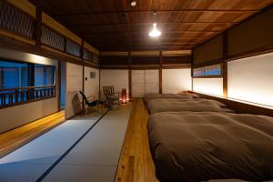 Giường trong phòng chung tại 中尾甚六hotel