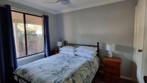 En eller flere senge i et værelse på Holiday With Your Pet! Wifi