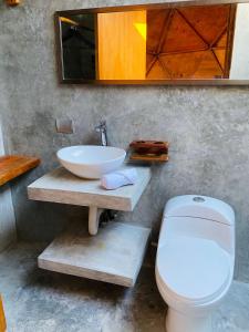 ห้องน้ำของ Hotel Frequency el cuyo