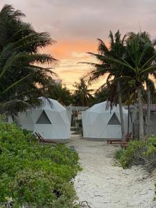 สวนหย่อมนอก Hotel Frequency el cuyo