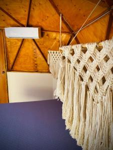 เตียงในห้องที่ Hotel Frequency el cuyo