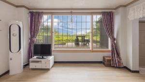 Et tv og/eller underholdning på Gangneung Undukmaru Pension