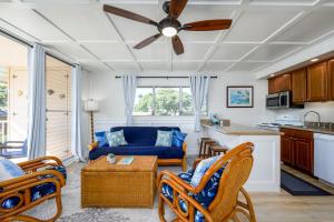 Køkken eller tekøkken på Ocean View, Great Location, Across from Kamaole Beach 2 LSV13