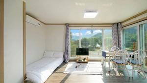 Et tv og/eller underholdning på Hongcheon When You Are There Pension