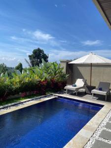 Hồ bơi trong/gần SVARGA RENJANA ViLLA