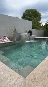 Bazén v ubytování Case Ylang Blossom maison neuve avec piscine nebo v jeho okolí