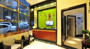 TV a/nebo společenská místnost v ubytování Super 8 Hotel Guiyang Qianling Park Ruijin North Road