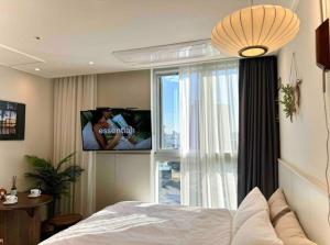 Giường trong phòng chung tại COVE Stay-1003 +23 ảnh