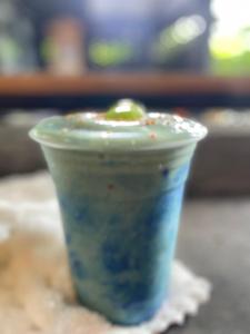 a blue cup with a lime on top of it at ใจกลม โฮมคาเฟ่ in Ban Hua Phrong