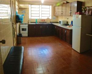 Η κουζίνα ή μικρή κουζίνα στο La Casa de Pedro Hostel
