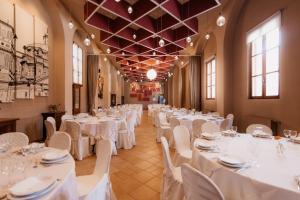 En restaurant eller et andet spisested på Casa REGINA MONTIS REGALIS