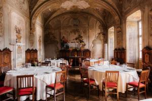 En restaurant eller et andet spisested på Casa REGINA MONTIS REGALIS + 54 billeder