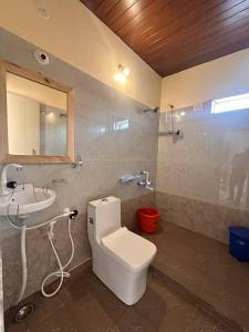 Phòng tắm tại Hampi Natures Cottage