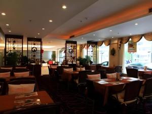 En restaurant eller et andet spisested på Hedong Hotel