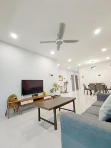 TV a/nebo společenská místnost v ubytování Manhattan Suites Ipoh