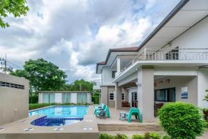 a view of a house with a swimming pool at Dudnapa Pool Villa Hua Hin in Hua Hin