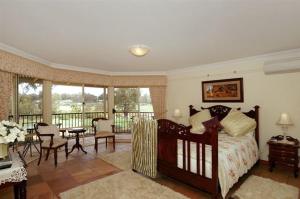 A seating area at Lakeview Lodge