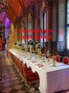 a long table in a large room with a christmas tree at Haus Le Bain du Corbeau ! Gratis-Eintritt zu 80 touristischen Highlights ab 2 Nächten ! Bahnfahren gratis ! in Alpirsbach